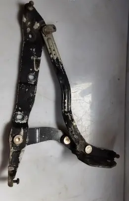 Tailgate/trunk/boot hinge