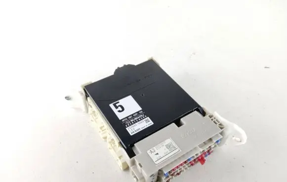 Toyota GT 86 Fuse module 88281CA500 82201CA020 2328000060