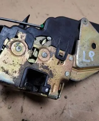 Volvo S40, V40 Front door lock 31391825