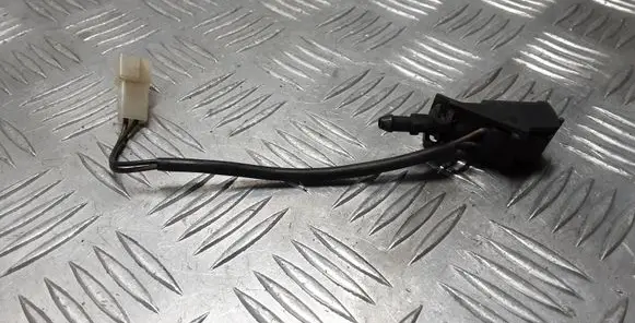 Windshield washer spray nozzle
