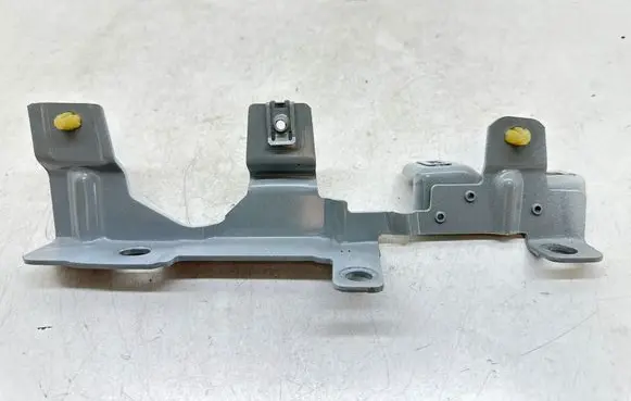 Renault Twingo II Fender mounting bracket R33D1E