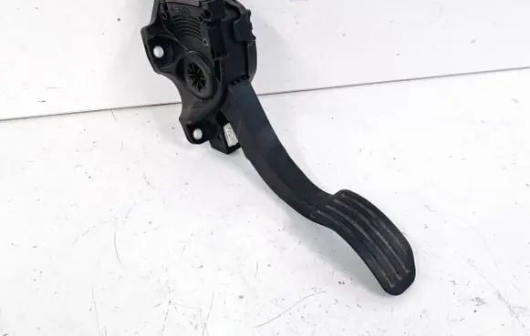 Volvo XC70 Accelerator throttle pedal 31329058 6PV01083401
