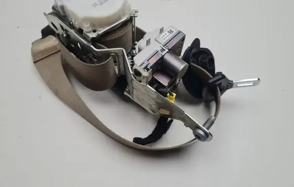 Mercedes-Benz ML W166 Front seatbelt A1668600185