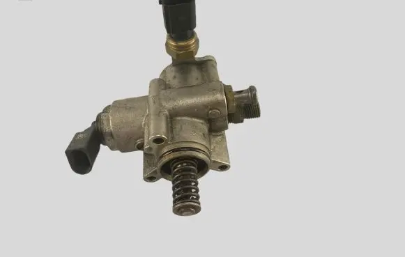 Audi A6 S6 C6 4F Fuel injection high pressure pump 06F127025F