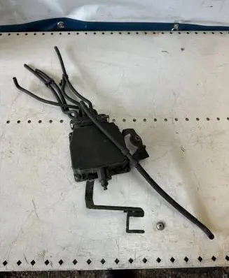 Volkswagen Golf V Central locking vacuum pump 1K0906279B