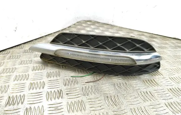 Mercedes-Benz C W204 Front fog light A2049068900 ZB606001