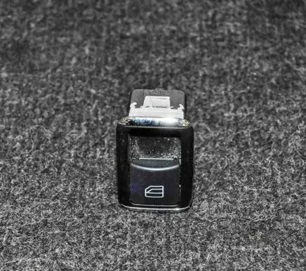 Mercedes-Benz C W204 Electric window control switch 03139100 A2048700451