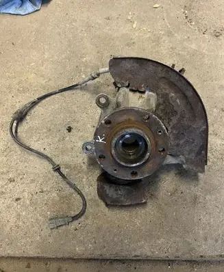Peugeot 607 Front wheel hub spindle knuckle