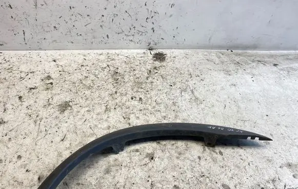 Rear fender molding trim
