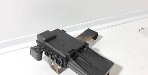 Volkswagen Golf IV Fuse module 1J0937550