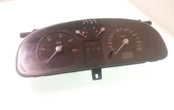 Renault Laguna II Speedometer (instrument cluster) 8200399758 7Y267E74