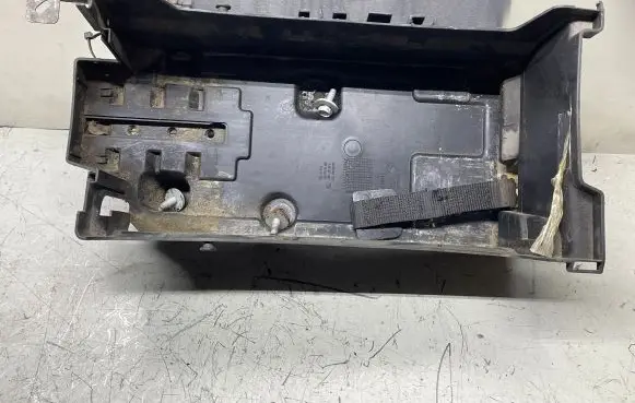 Opel Insignia A Battery box tray 13255614