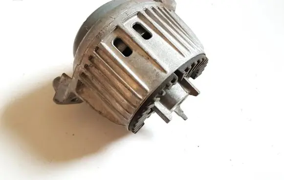 Mercedes-Benz E W212 Engine mount bracket A2122404217