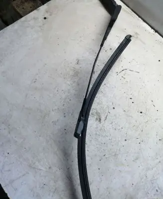 Volvo XC70 Windshield/front glass wiper blade 31276005
