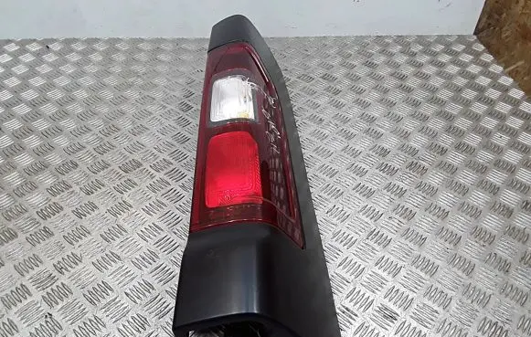 Opel Vivaro Rear/tail lights