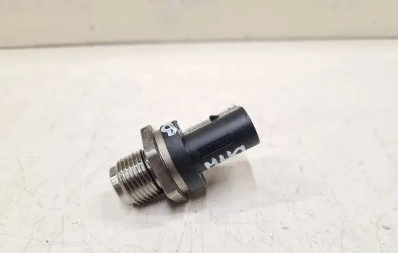 BMW 5 F10 F11 Fuel pressure sensor 0281002988 47386