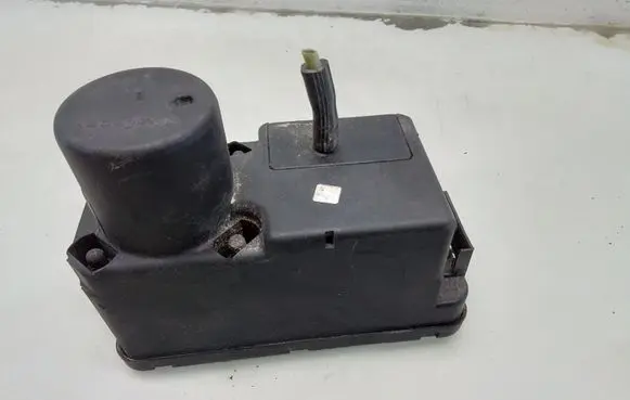 Volkswagen Golf III Central locking vacuum pump 357962257