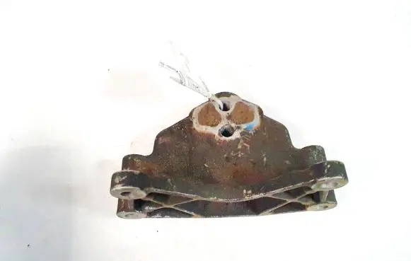 Volkswagen Touareg I Engine mounting bracket 7l6399649d