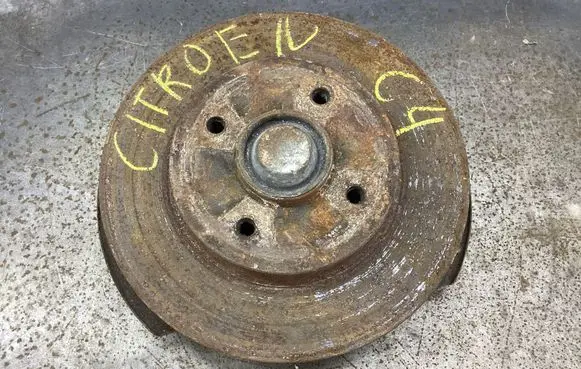 Rear wheel hub