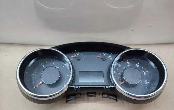 Peugeot 5008 Speedometer (instrument cluster) 9666175180