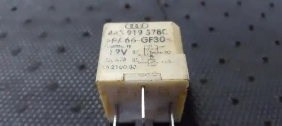 Volkswagen PASSAT B5 Other relay 443919578C