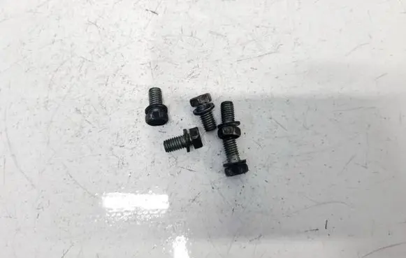 Toyota RAV 4 (XA20) Nuts/bolts 
