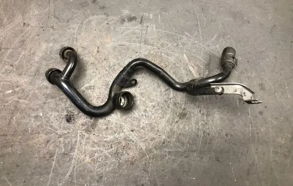 Audi Q7 4L Engine coolant pipe/hose 059121065