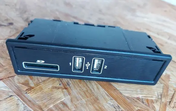 Mercedes-Benz C W205 USB socket connector A2058200226