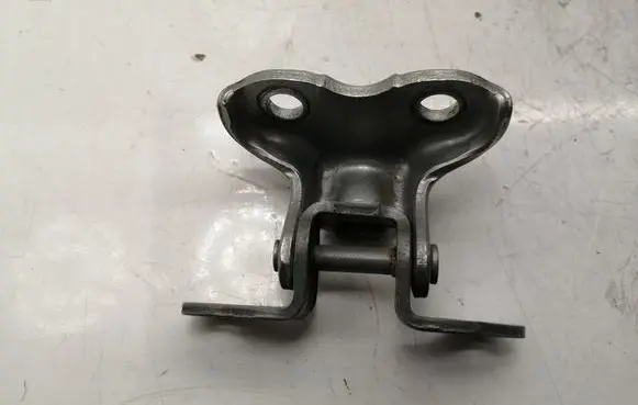 Toyota Avensis T250 Rear door upper hinge 6876005020