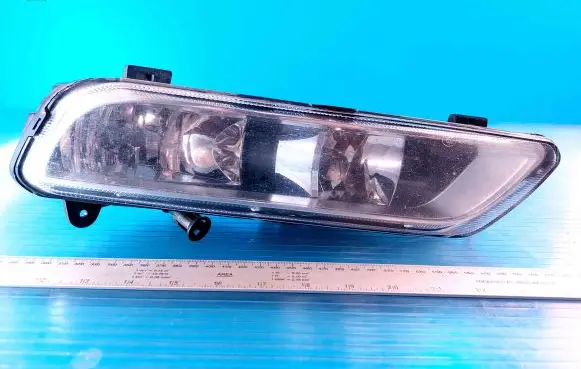 Volkswagen PASSAT B7 Front fog light 17453901 17662402