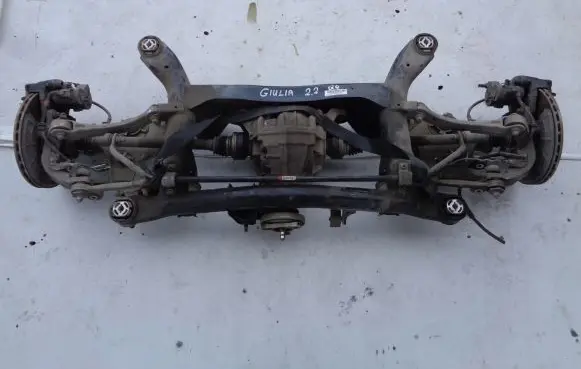 Alfa Romeo Giulia Rear axle beam with reductor 