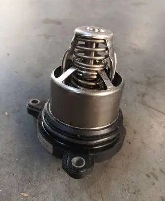 Thermostat/thermostat housing