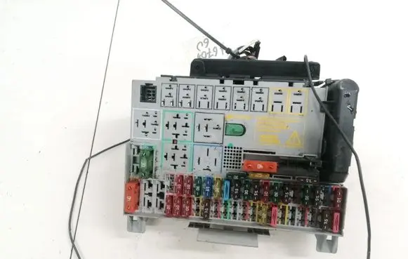Opel Zafira A Fuse box set 90589965