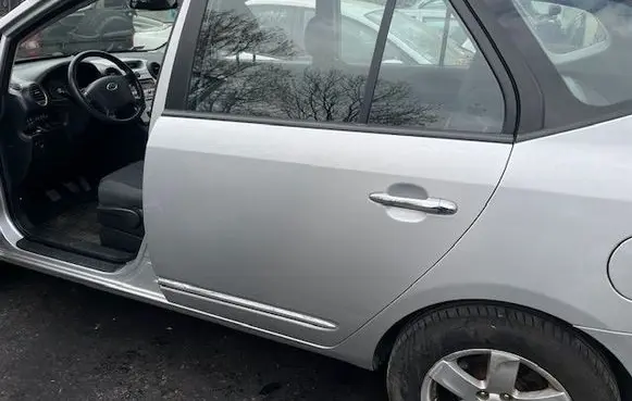 KIA Carens I Rear door 