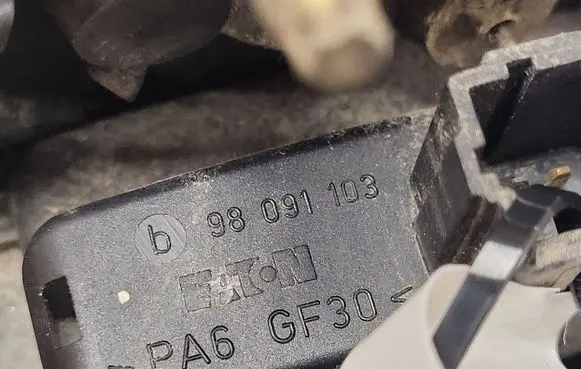 Renault Laguna II Tailgate opening switch 98091103