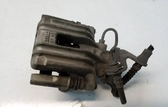 Volkswagen Jetta VI Rear brake caliper