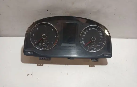 Volkswagen Touran II Speedometer (instrument cluster) 1T0920875A
