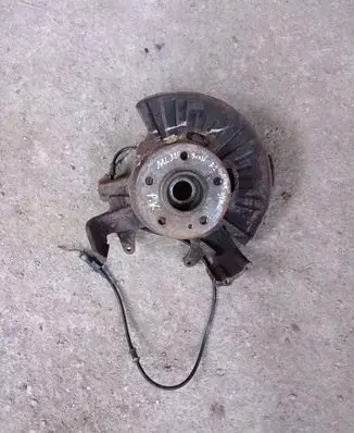 Front wheel hub