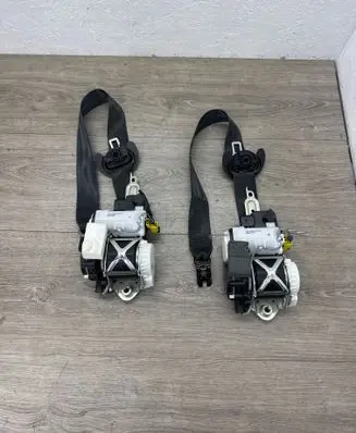 Volkswagen Golf VII Set of seat belts 34172624B 34172625B 5G4857706M