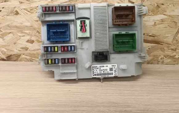 Volvo XC70 Fuse module BG9T14C256HA 31314867AA 3659AF01125TP