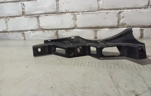 Volkswagen PASSAT B6 Front bumper mounting bracket 3C0807890