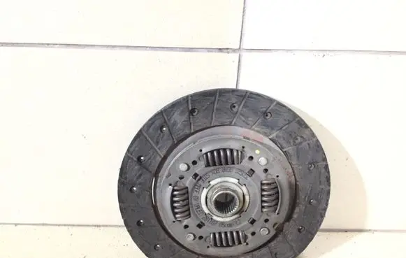 Volkswagen PASSAT B3 Clutch pressure plate 750522 28110705