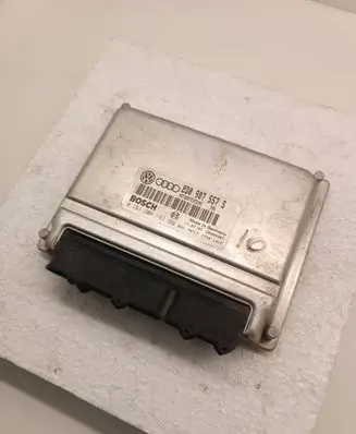 Audi A4 S4 B5 8D Engine control unit/module 26SA4961 8D0907557S 0261204183