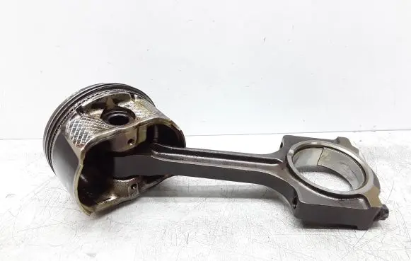 Volvo V50 Piston with connecting rod