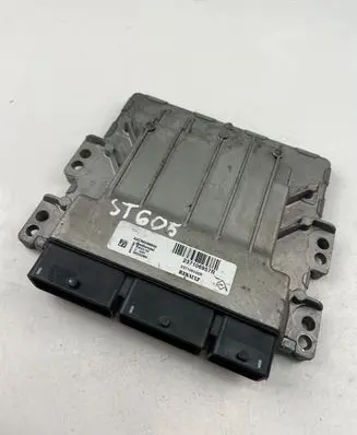 Renault Captur Engine control unit/module ECU 237106957R 237106102R