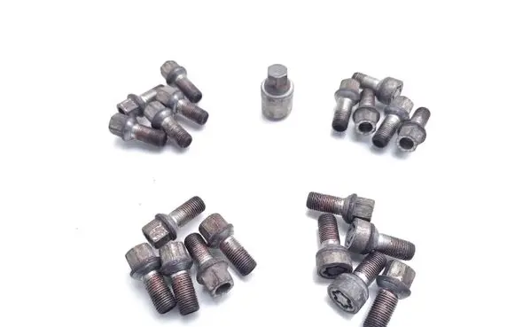 Skoda Fabia Mk3 (NJ) Anti-theft wheel nuts and lock 