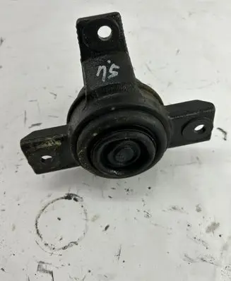 Hyundai Santa Fe Engine mount bracket 218122B500