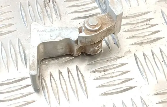 Seat Ibiza IV (6J,6P) Rear door lower hinge 8K0831401F