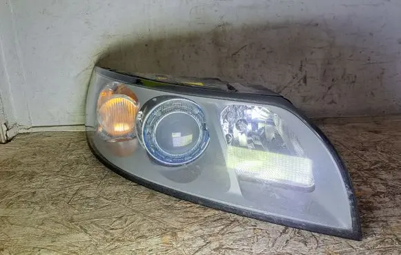 Volvo V50 Headlight/headlamp 30698890 0301198274