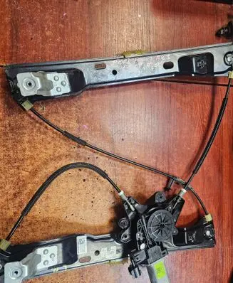 Ford Focus Front door window regulator with motor BM51A23201AC